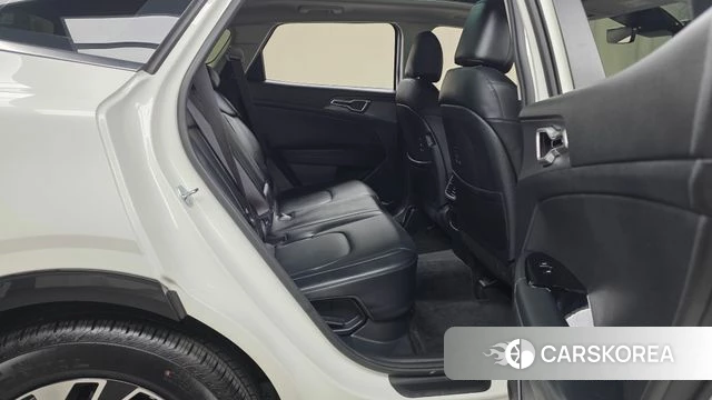 Kia Sportage 5th Generation Hybrid 2023 Белый из Кореи, фото 3