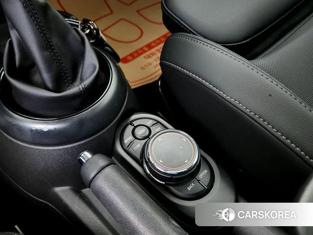 Mini Cooper 2018 Жемчужный цвет из Кореи, фото 3