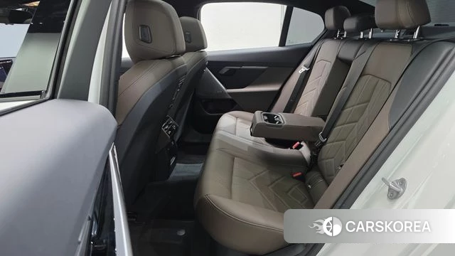 BMW 5 Series (G60) 2025 Белый из Кореи, фото 3