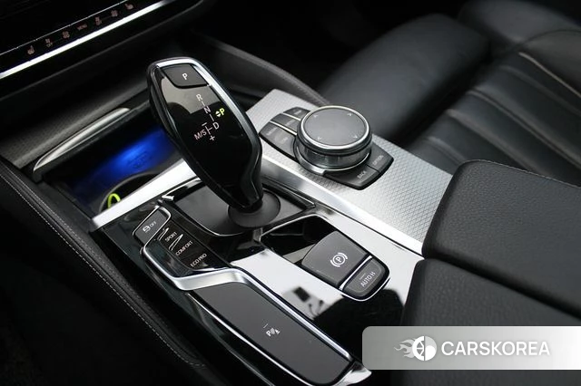 BMW 5 Series (G30) 2018 Белый из Кореи, фото 3