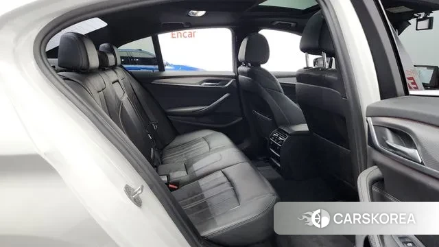 BMW 5 Series (G30) 2018 Белый из Кореи, фото 3