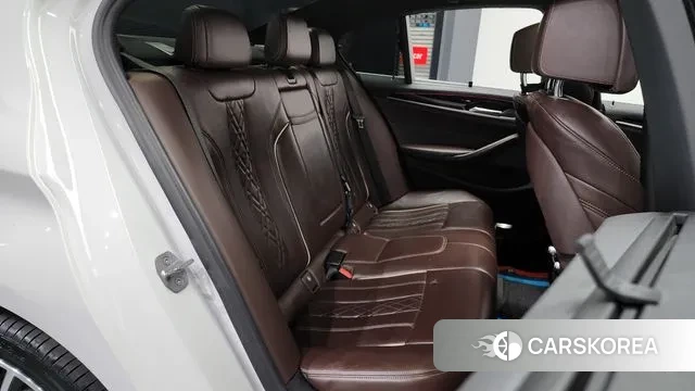 BMW 5 Series (G30) 2018 Белый из Кореи, фото 3