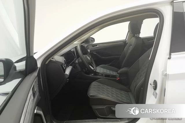 Volkswagen Sagitar 2024 Белый из Китая, фото 3