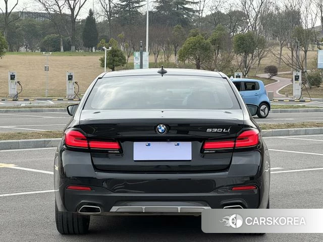 BMW 5 series 2022 Черный из Китая, фото 3