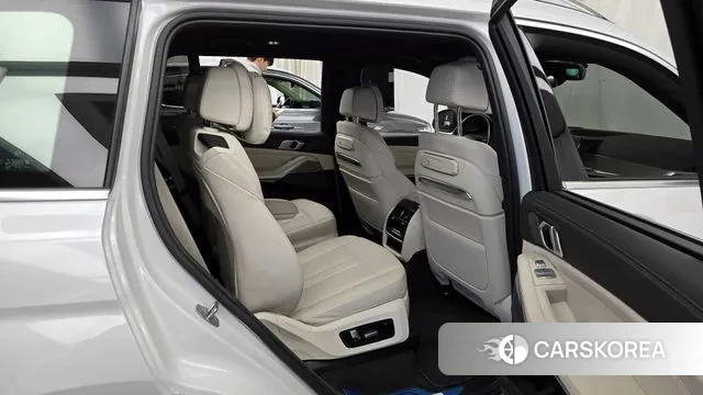 BMW X7 (G07) 2023 Белый из Кореи, фото 3