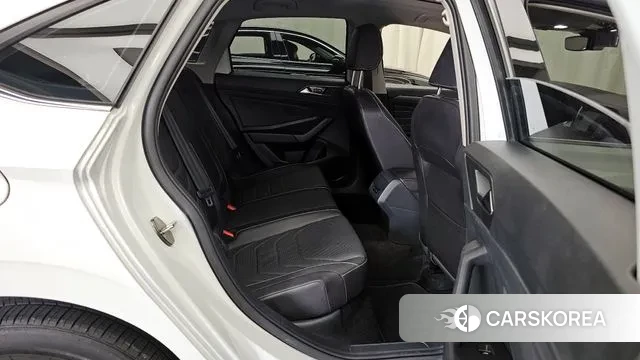 Volkswagen 7th Generation of Jetta 2023 Белый из Кореи, фото 3