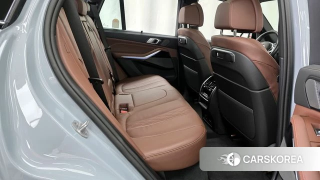 BMW X5 (G05) 2025 Светло-серебряный цвет из Кореи, фото 3