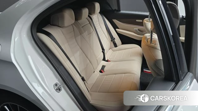 Mercedes-Benz E-Class W213 2022 Белый из Кореи, фото 3