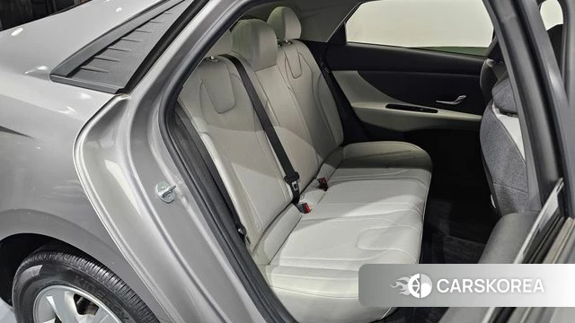 Hyundai Avante (CN7) 2021 Серебристо-серый из Кореи, фото 3