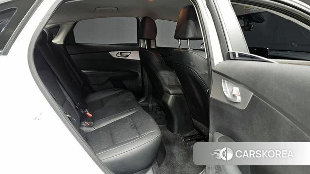 Kia The New K3 2nd generation 2022 Белый из Кореи, фото 3