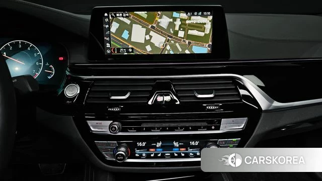 BMW 5 Series (G30) 2019 Серебристо-серый из Кореи, фото 3