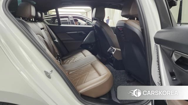 BMW 5 Series (G60) 2024 Белый из Кореи, фото 3