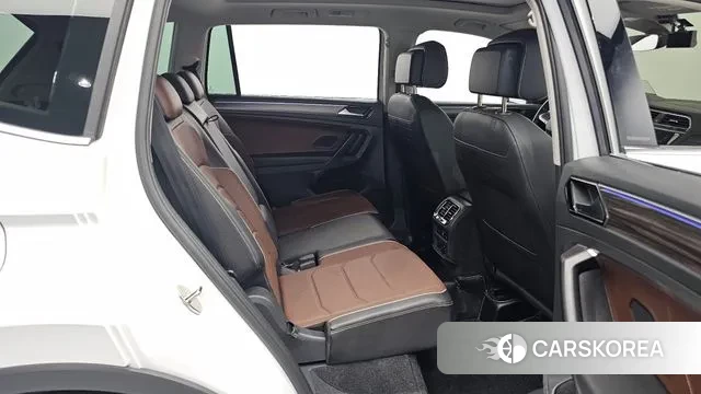 Volkswagen Tiguan Allspace 2022 Белый из Кореи, фото 3