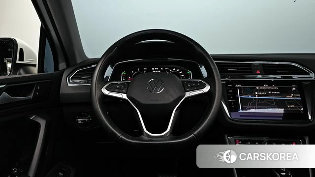 Volkswagen Tiguan second Generation 2022 Белый из Кореи, фото 3