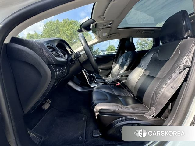 Volvo V40 2018 Белый из Китая, фото 3