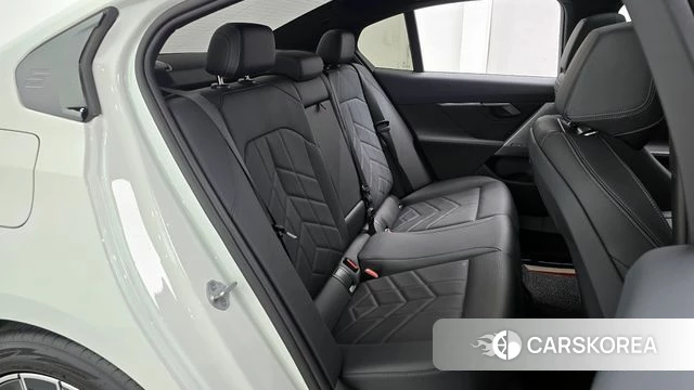 BMW 5 Series (G60) 2023 Белый из Кореи, фото 3