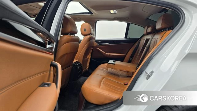 BMW 5 Series (G30) 2018 Белый из Кореи, фото 3