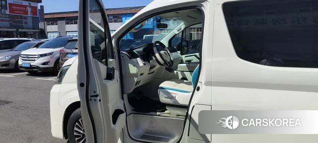 Toyota Hiace 2022 Белый из Китая, фото 3