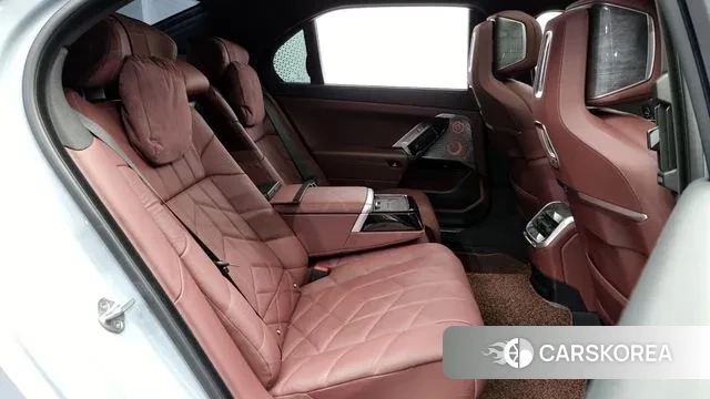 BMW 7 Series (G70) 2024 Серый из Кореи, фото 3