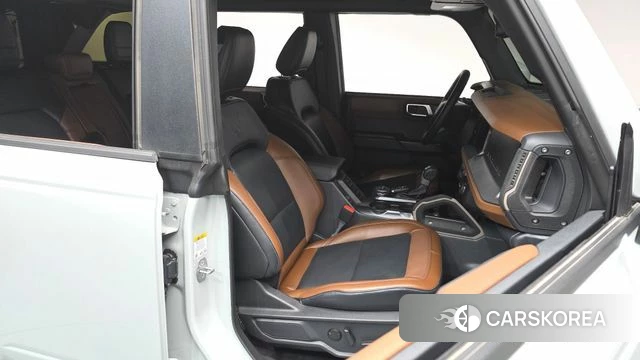 Ford Bronco 6th Generation 2024 Серебристо-серый из Кореи, фото 3
