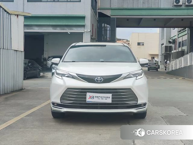 Toyota Saina 2022 Белый из Китая, фото 3