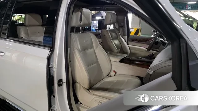 Cadillac Escalade 5th Generation 2022 Белый из Кореи, фото 3