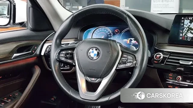 BMW 5 Series (G30) 2018 Белый из Кореи, фото 3