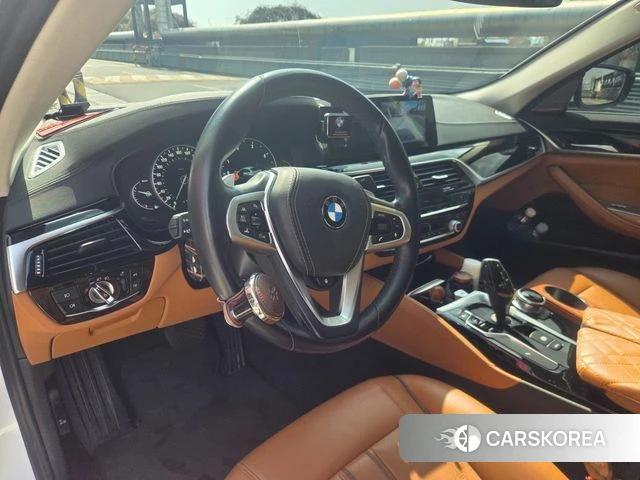 BMW 5 Series (G30) 2018 Белый из Кореи, фото 3