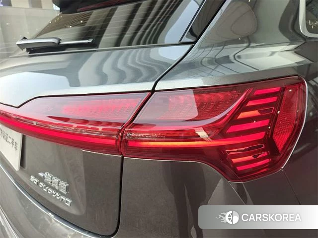 Audi e-tron 2021 Темно-серый из Китая, фото 3