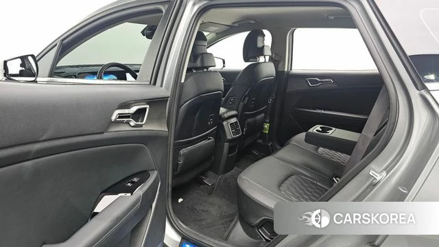 Kia Sportage 5th Generation 2023 Серебристо-серый из Кореи, фото 3