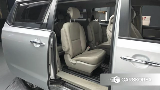 Kia The New Carnival 2018 Серебристо-серый из Кореи, фото 3