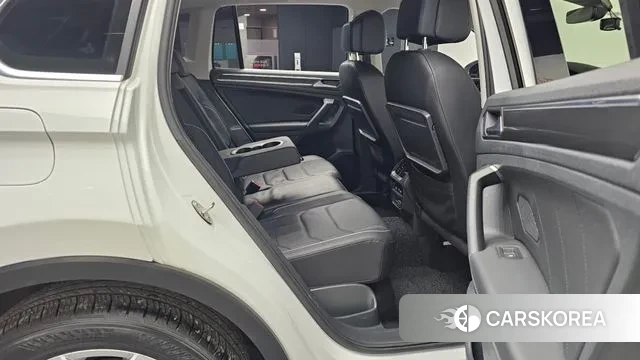 Volkswagen Tiguan second Generation 2020 Белый из Кореи, фото 3