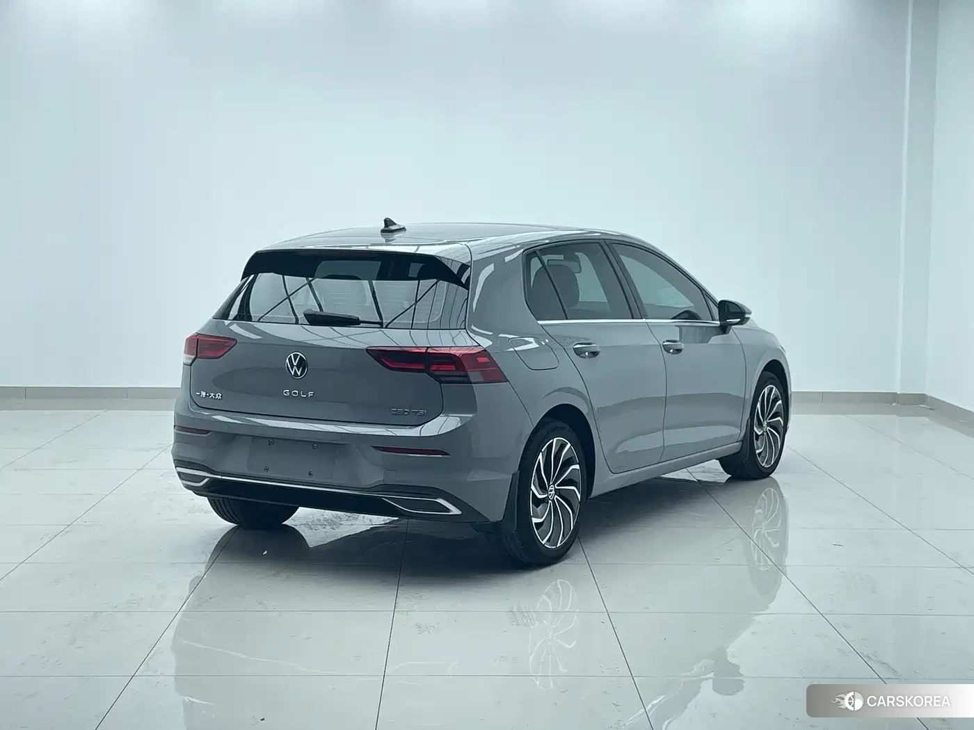 Volkswagen Golf 2022 Silver/gray из Китая, фото 3