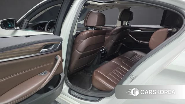 BMW 5 Series (G30) 2019 Белый из Кореи, фото 3