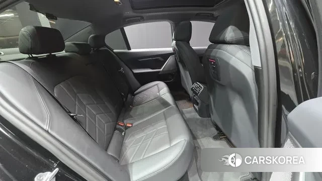 BMW 5 Series (G60) 2023 Черный из Кореи, фото 3