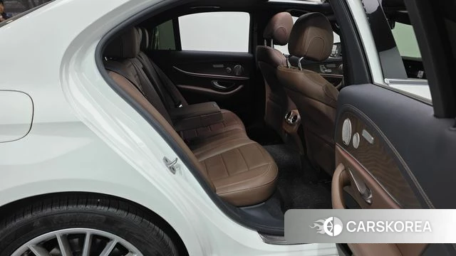 Mercedes-Benz E-Class W213 2022 Белый из Кореи, фото 3