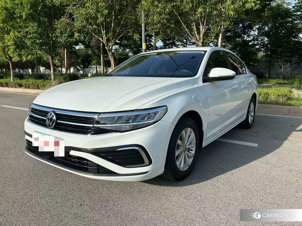 Volkswagen Bora 2022 Белый из Китая, фото 3