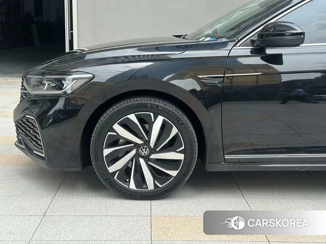 Volkswagen Passat 2022 Черный из Китая, фото 3