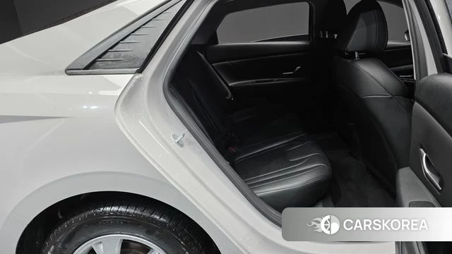 Hyundai Avante (CN7) 2021 Серебристо-серый из Кореи, фото 3