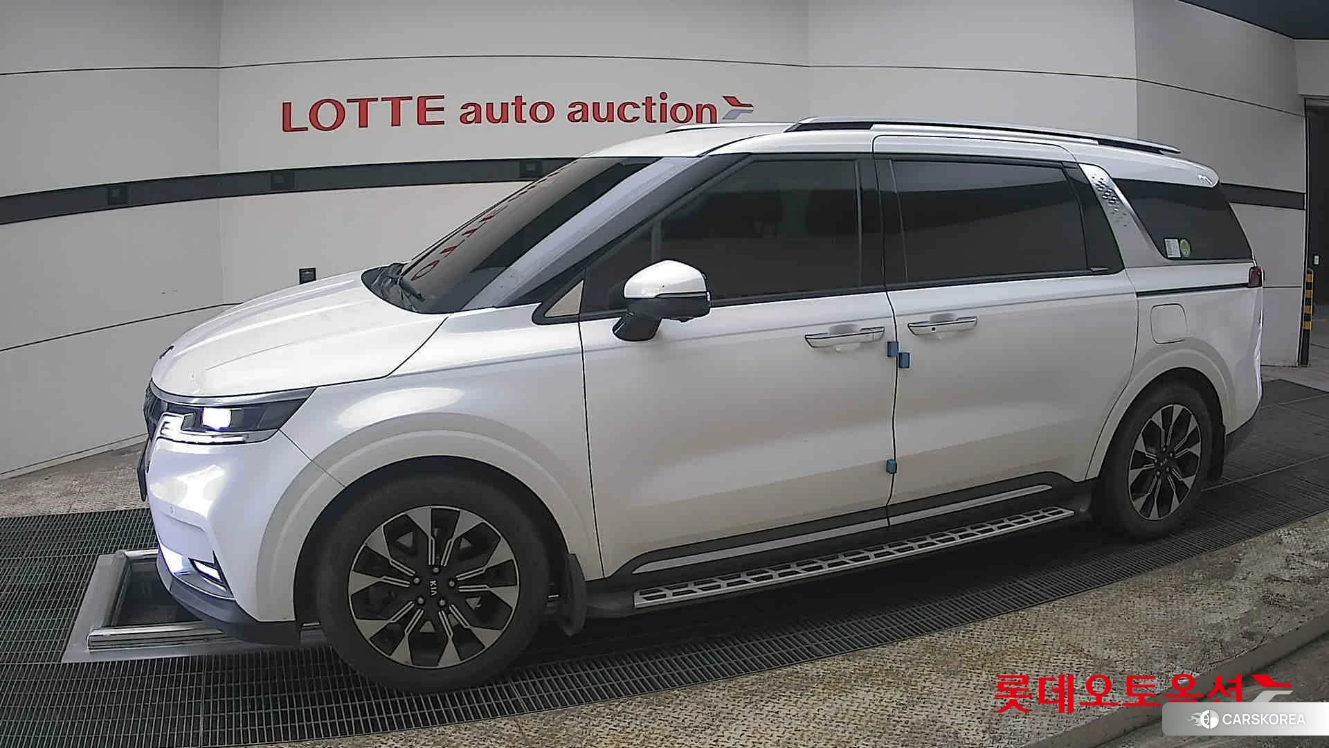 Kia Carnival 2021 Snow White Pearl из Кореи, фото 3