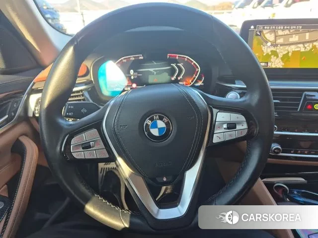 BMW 5 Series (G30) 2022 Белый из Кореи, фото 3