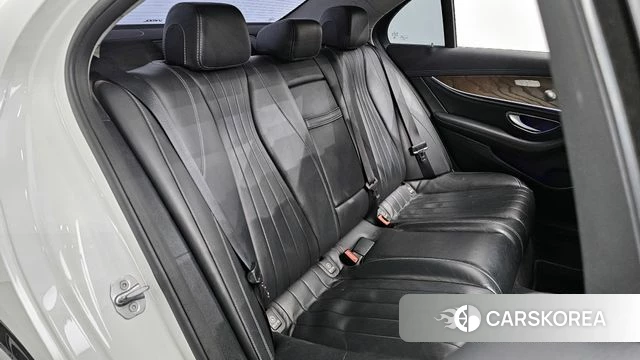 Mercedes-Benz E-Class W213 2018 Белый из Кореи, фото 3