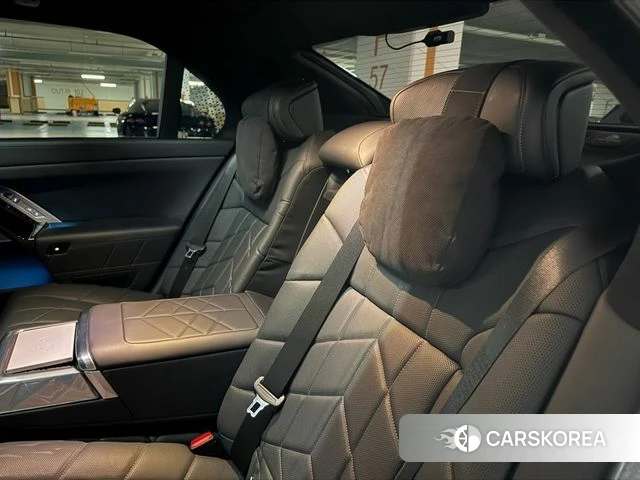 BMW 7 Series (G70) 2023 Серебристо-серый из Кореи, фото 3