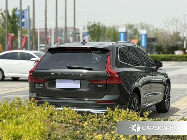 Volvo XC60 2022 Темно-серый из Китая, фото 3