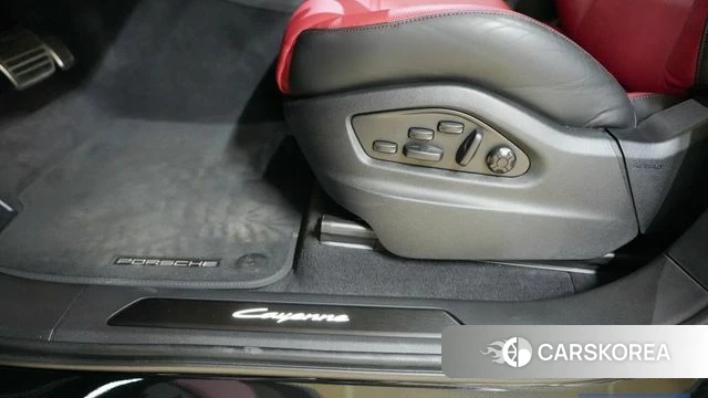 Porsche Cayenne (PO536) 2026 Черный из Кореи, фото 3