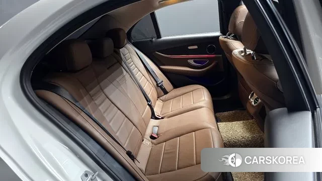 Mercedes-Benz E-Class W213 2018 Белый из Кореи, фото 3