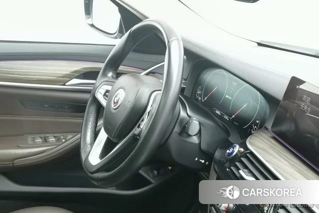 BMW 5 series PHEV 2019 Темно-серый из Китая, фото 3