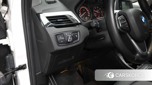 BMW X1 (F48) 2018 Белый из Кореи, фото 3