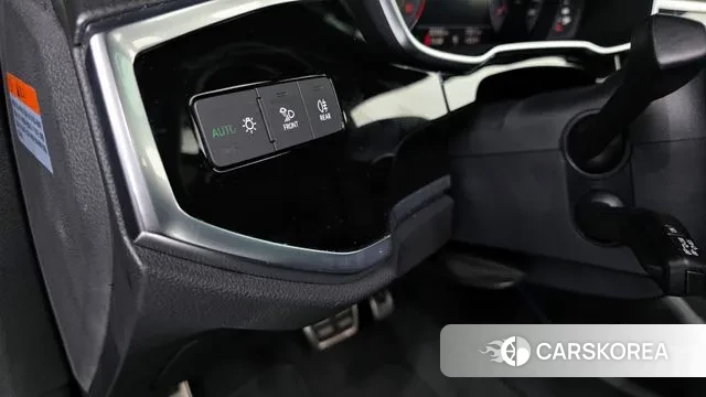 Audi Q3 (F3) 2020 Серебристо-серый из Кореи, фото 3