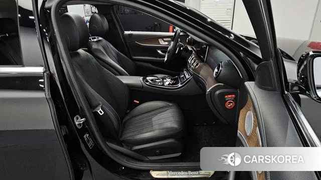 Mercedes-Benz E-Class W213 2018 Черный из Кореи, фото 3